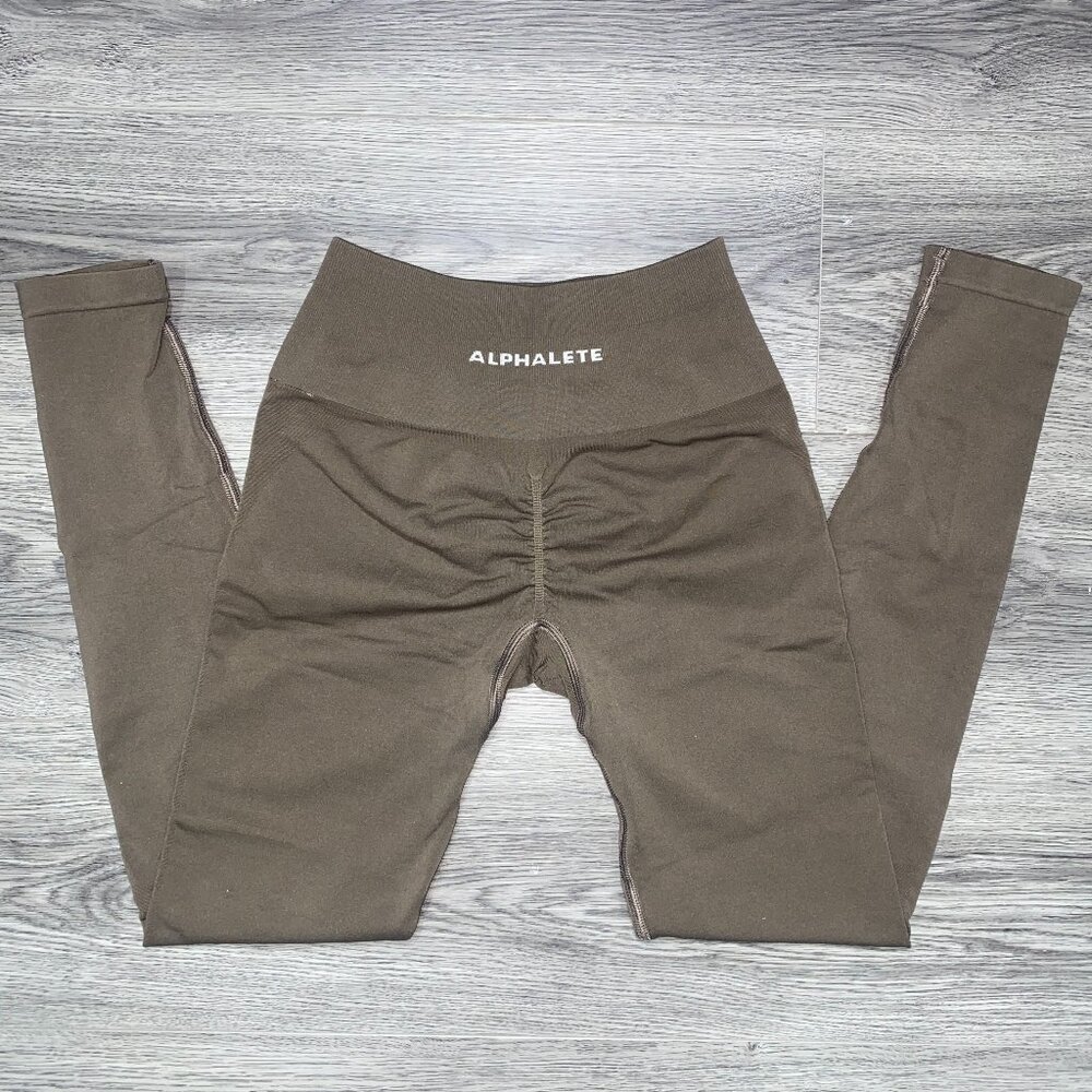 Small Alphalete Amplify Mocha Seamless Scrunch Legging